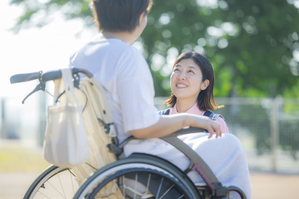 寄り添うスタッフ